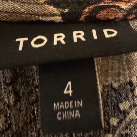 Floral Lurex Button-Front Blouse πΌβ¨ - Picture 6 of 10